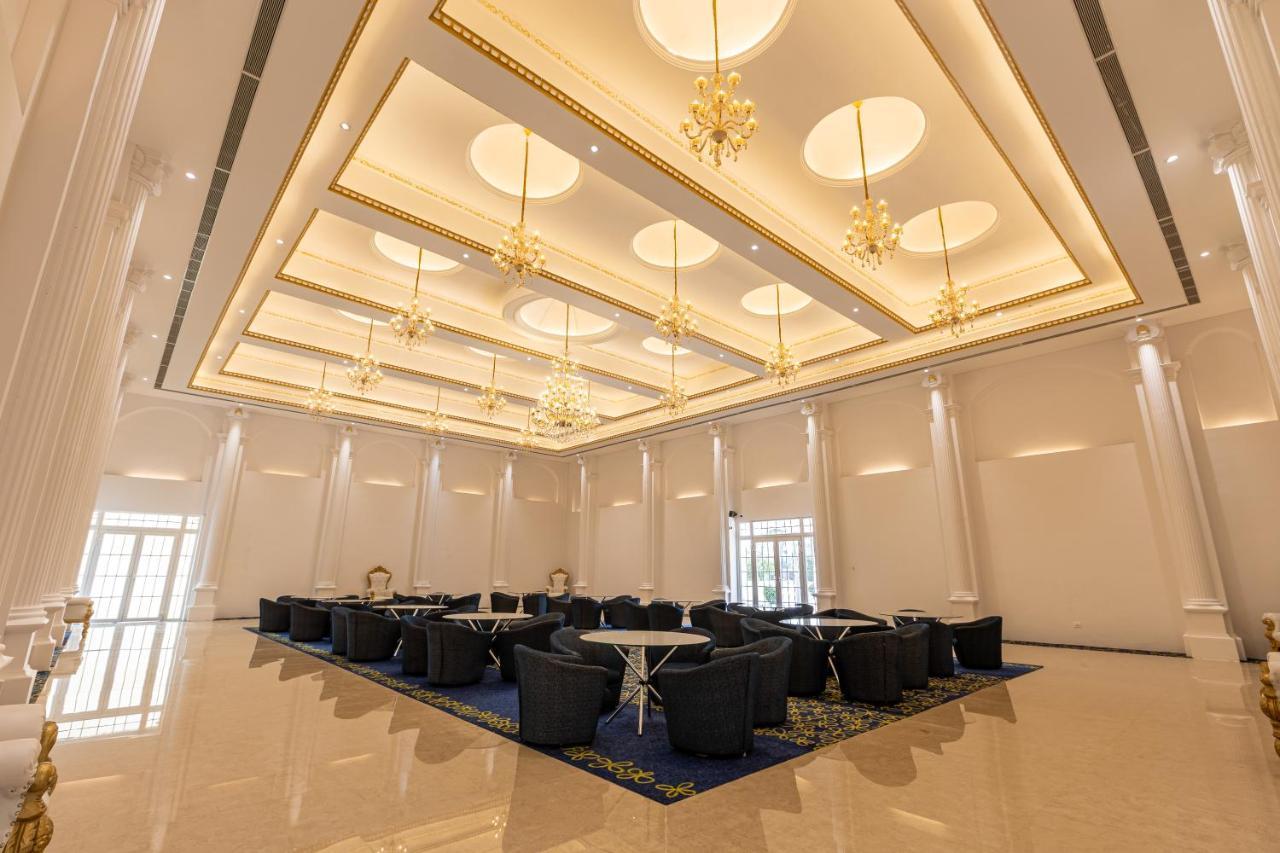 The Grand Monarch Hotel, Удджайн Екстер'єр фото