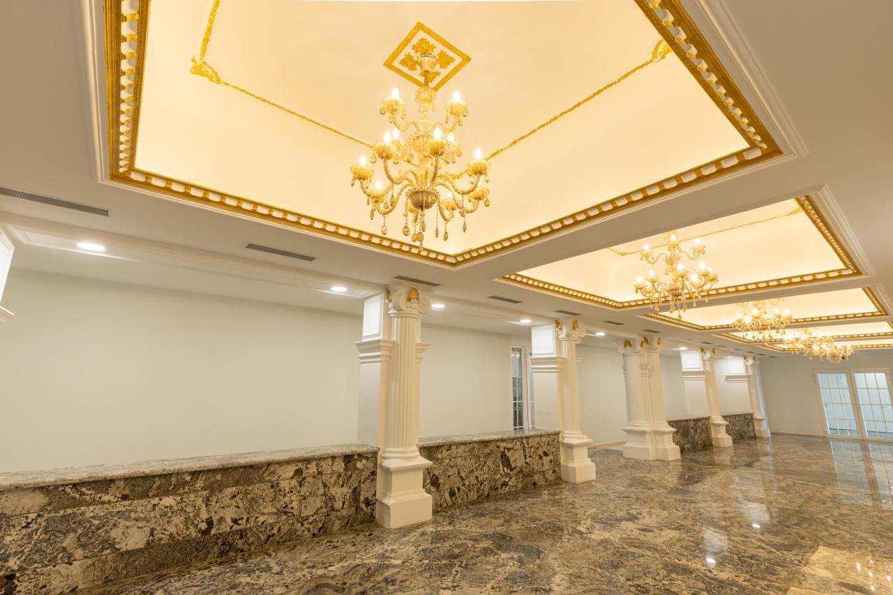The Grand Monarch Hotel, Удджайн Екстер'єр фото